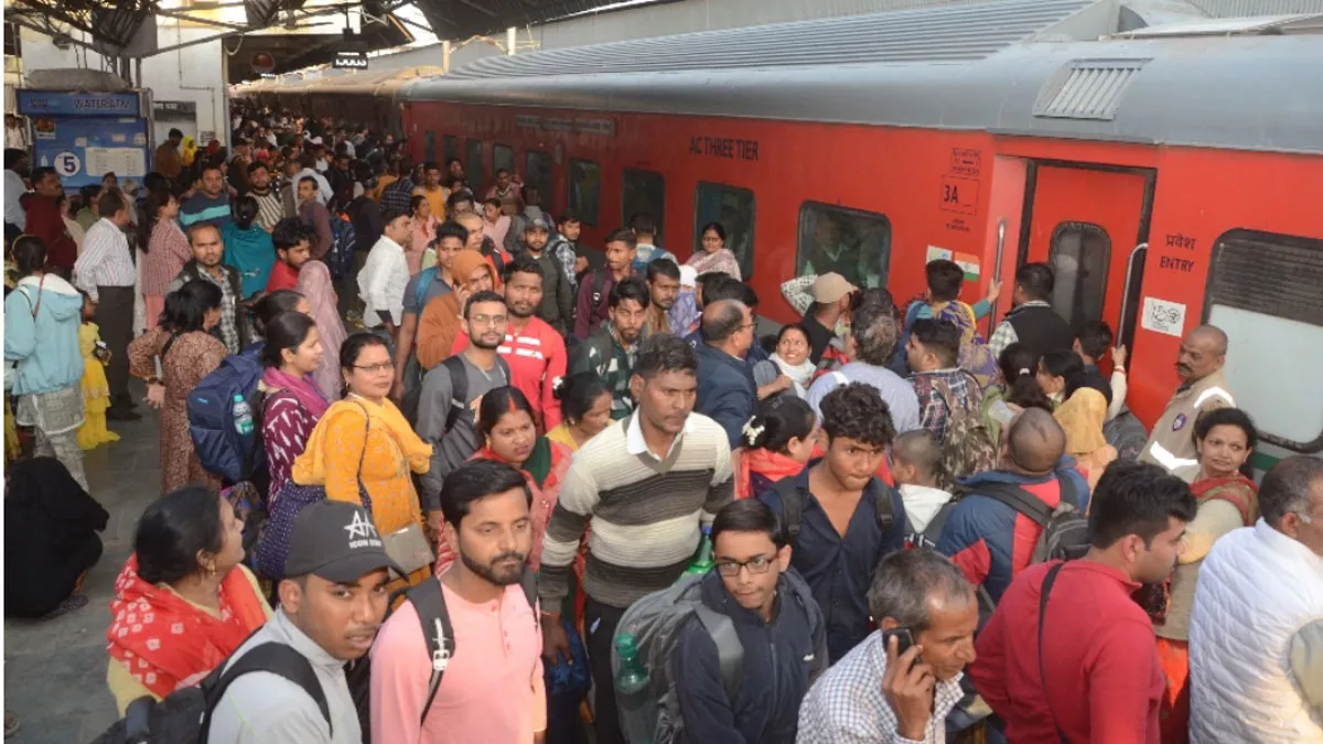 bihar elections chhath homecoming voting concerns millions migrate back delhi mumbai trains full