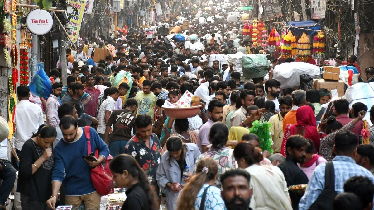 एशिया के सबसे बड़े बाजार के हालात हुए विस्फोटक, त्योहारी सीजन में अव्यवस्था और भगदड़ का माहौल

