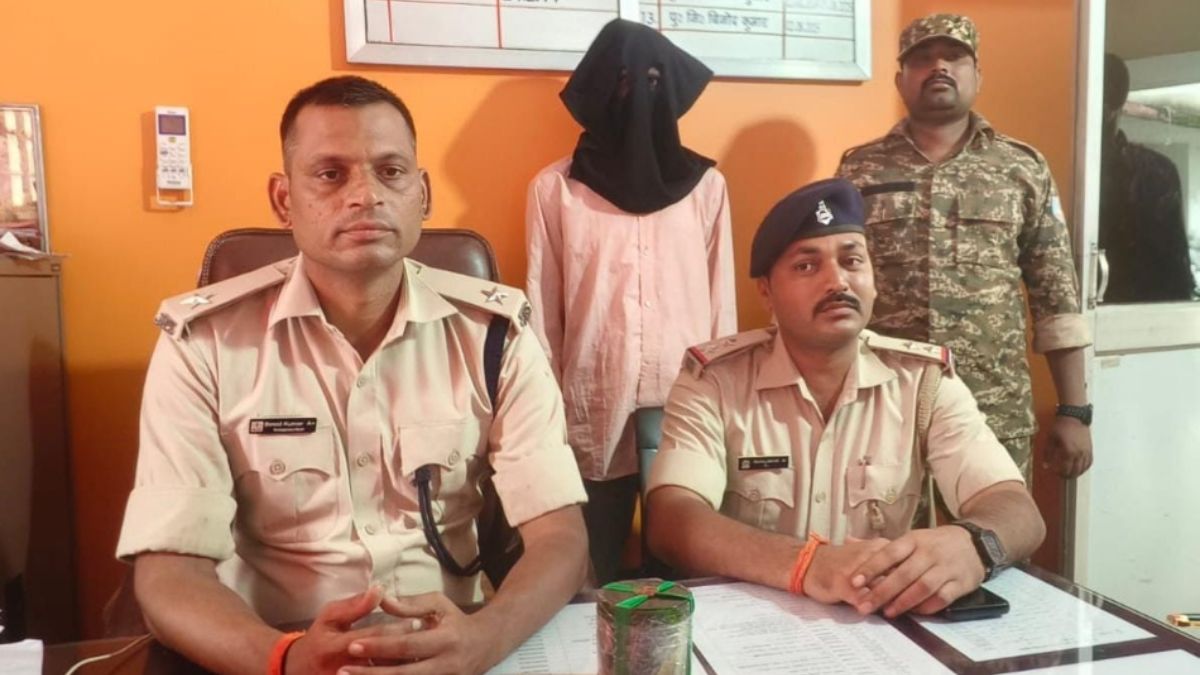man arrested with opium in barhi hazaribagh police action