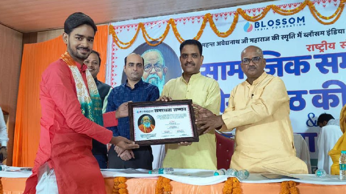 minister aseem arun says in pratapgarh that gorakhnath peeth uniting indian society through social harmony