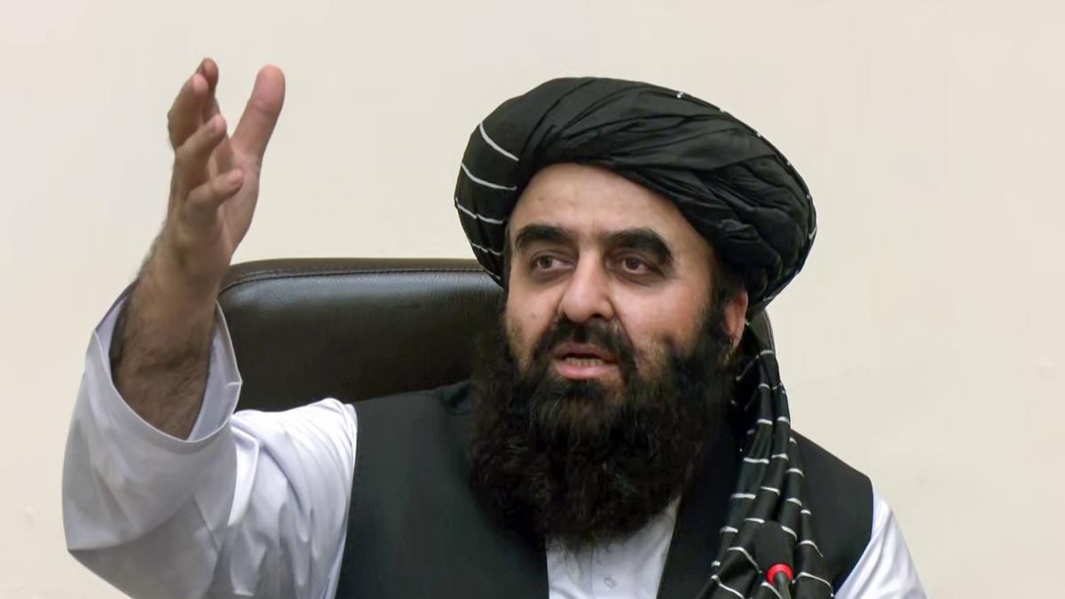 afghan foreign minister invites women journalists to new press meet after outrage