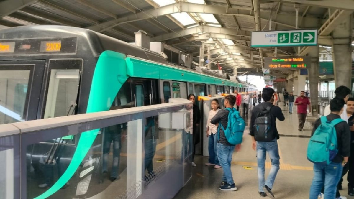 noida metro aqua line service disrupted passengers stranded