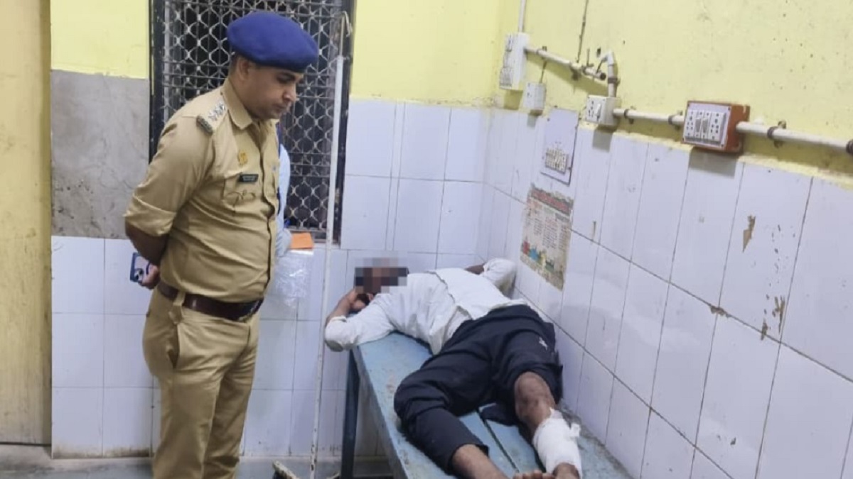 pratapgarh encounter two loot accused arrested after shootout one gunshot injury