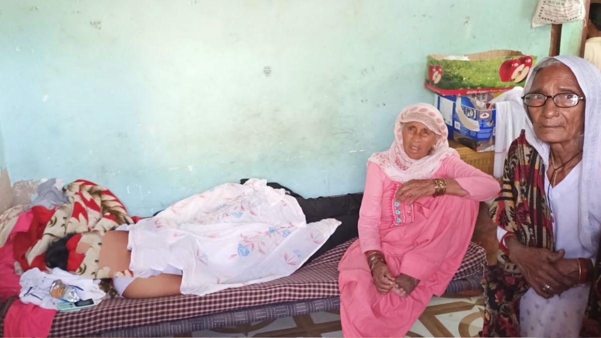 husband sets wife on fire on karwa chauth children injured
