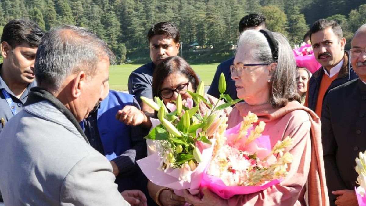 virbhadra singh statue unveiling in shimla sonia priyanka gandhi attend