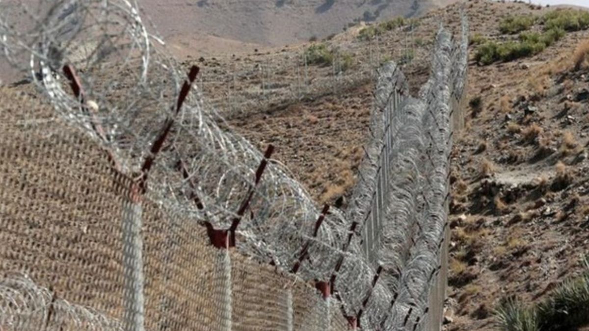 afghanistan pakistan border clash heavy fighting casualties reported