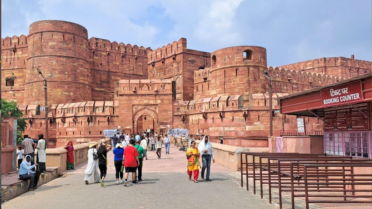 agra fort news the moat wall of agra fort will be protected