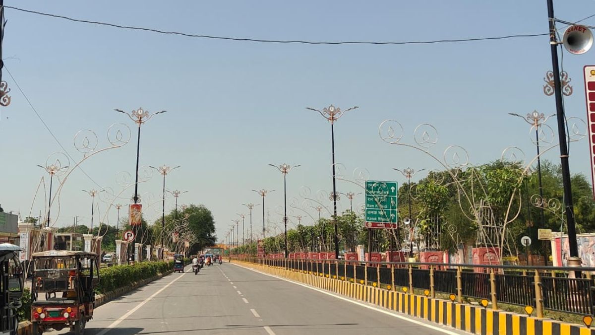 ayodhya becomes city of light and devotion ramnagari illuminates ahead of deepotsav 2025