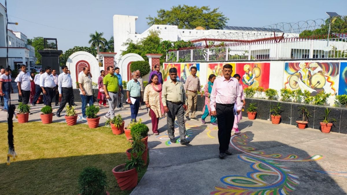 avadh university convocation 140 gold medals for 125 students degrees on digilocker