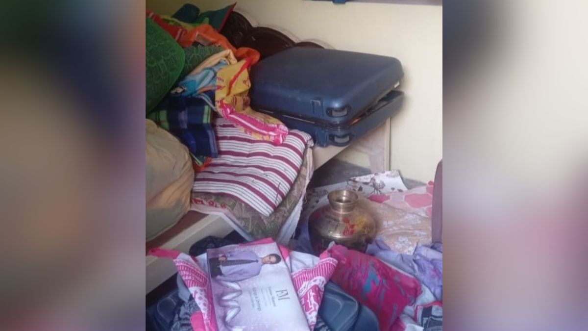 ballia thieves loot lakhs after breaking into 11 rooms