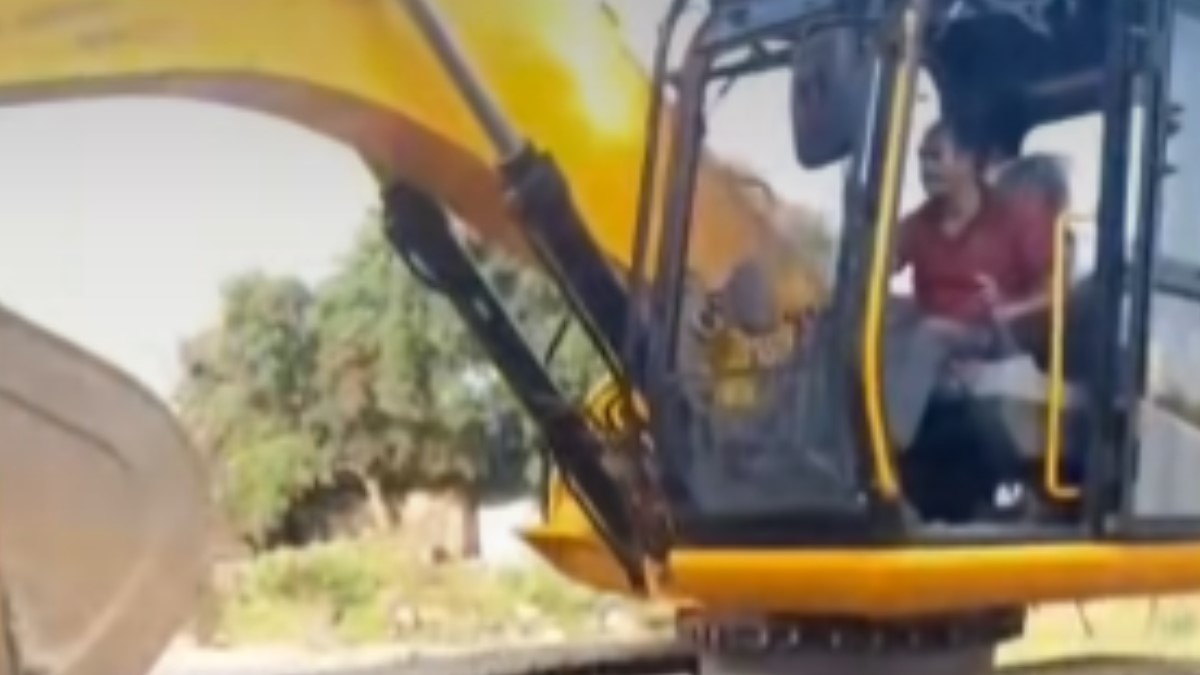 bulldozer fear in mirzapur police action at station