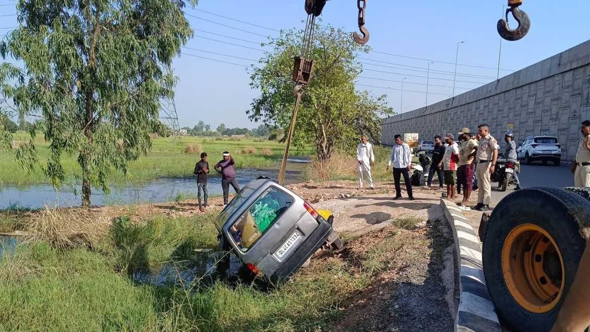 major accident due to driver dozing off car falls into ditch five people narrowly escape