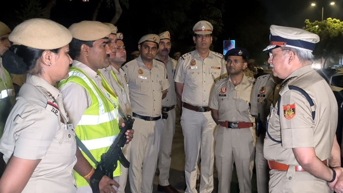 delhi police conducts major security drive general patrol operation