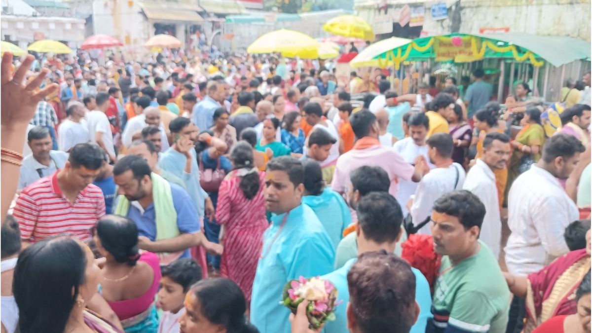 baba dham haryana and chhattisgarh pilgrims clash over queue position 2 injured