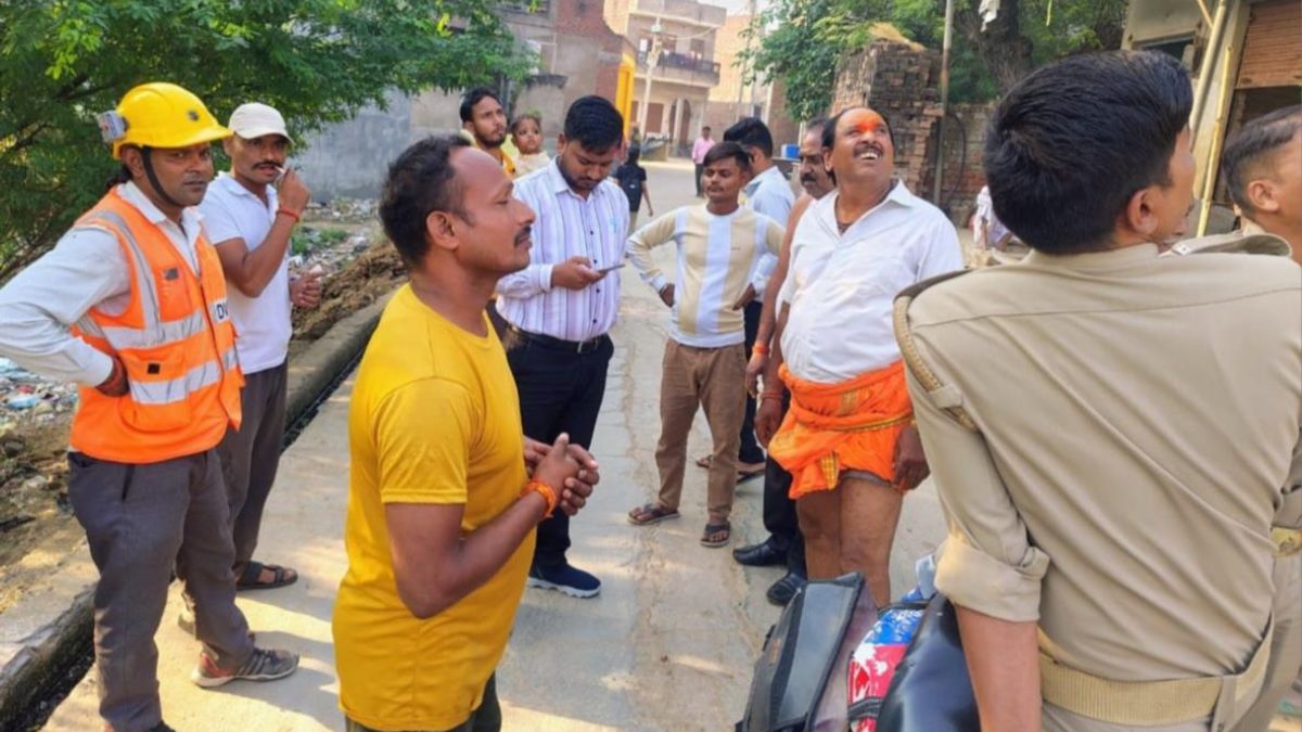 uppcl team cut power supply firozabad district people clash