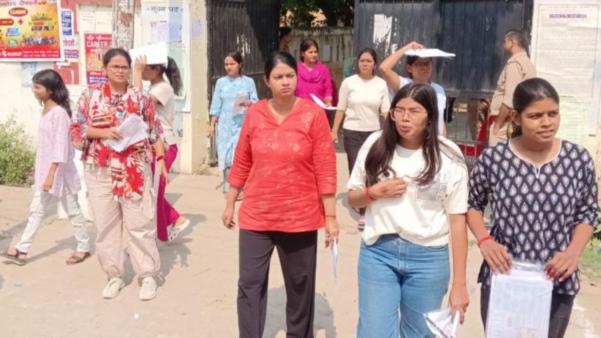 uppsc pcs exam 2025 peaceful completion 2723 candidates absent