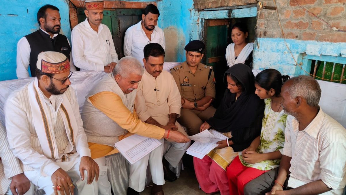 hariom murder case ministers meet victims family provide financial aid