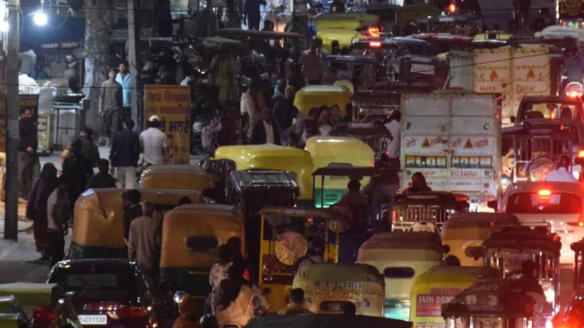 karol bagh traffic jam shoppers stuck for two hours