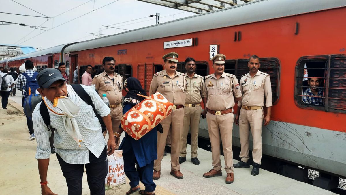 vehicles are seen on the platform challan will be issued grp
