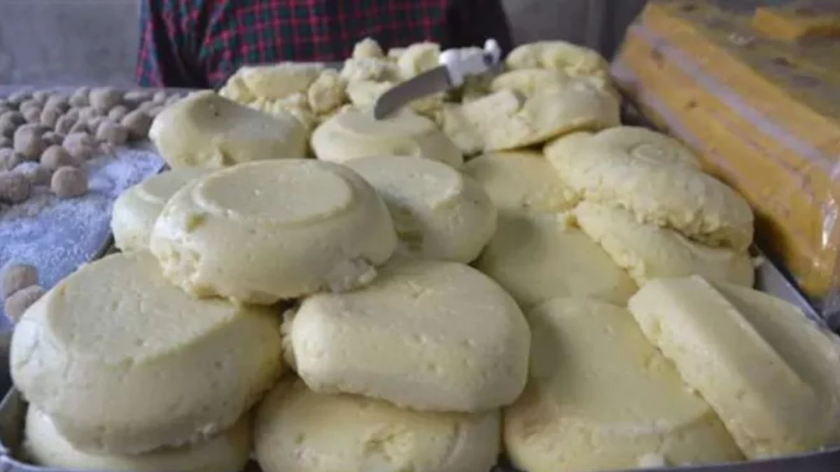 1540 kg of adulterated mawa recovered from outside agra fort railway station