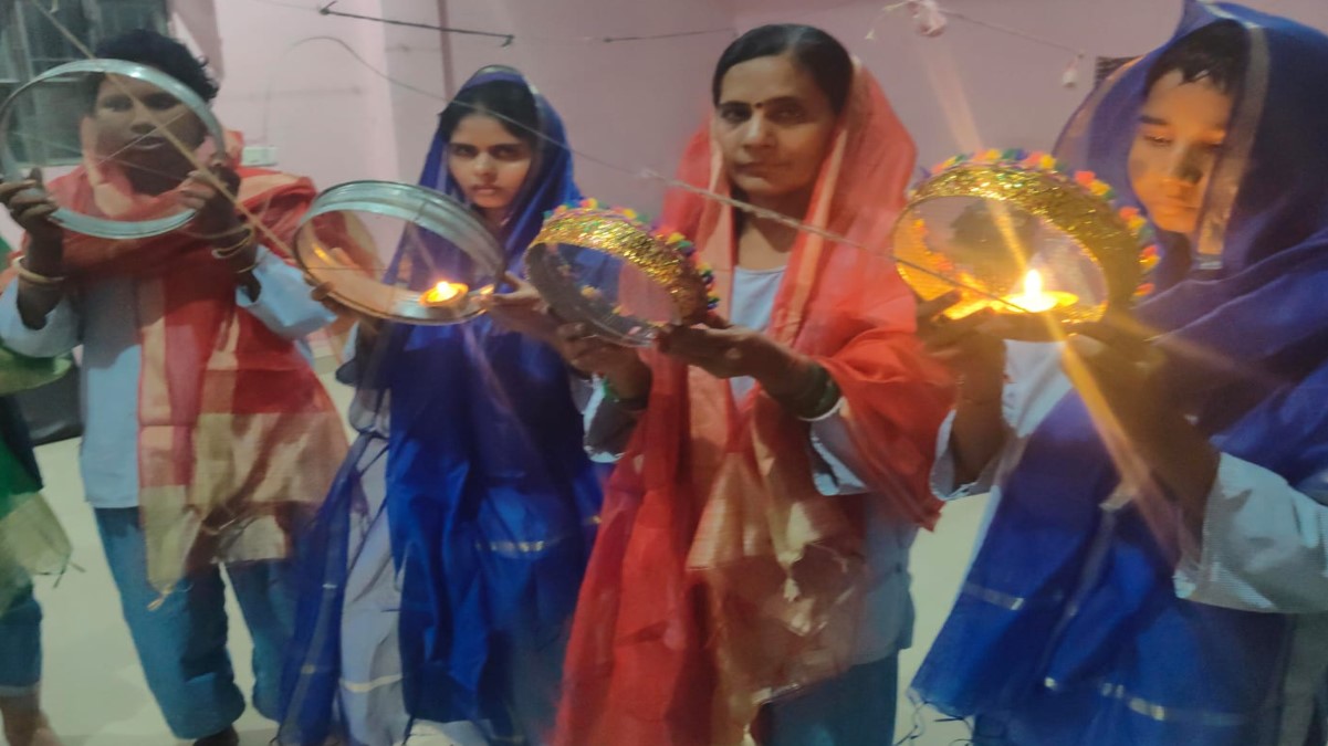 karwa chauth vrat abandoned womens faith in varanasi ashram