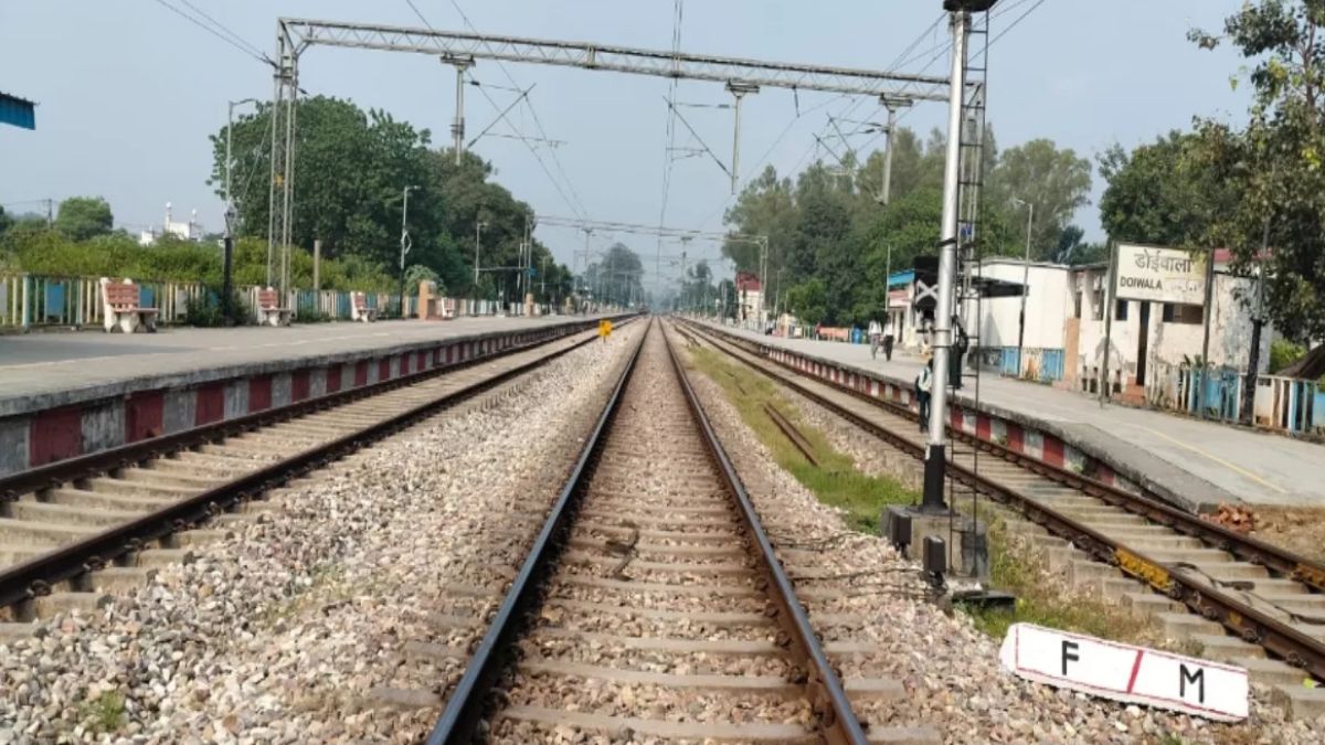 the engine ran at a speed of 160 kmph between tundla and madrak railtrack now vande bharat