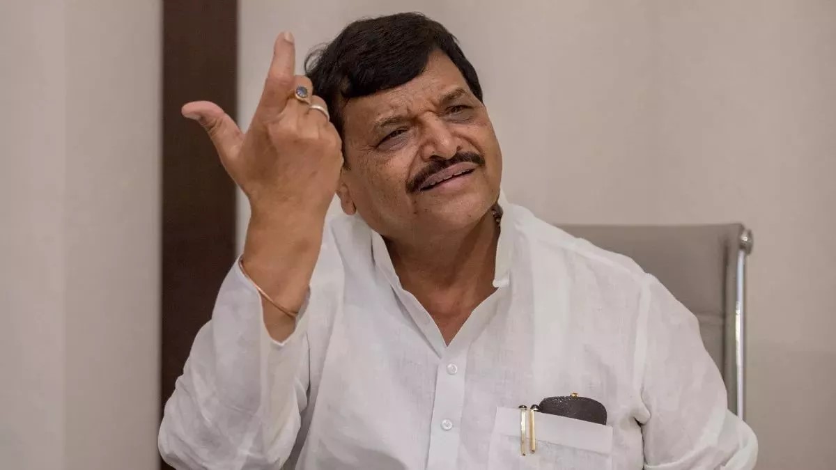 shivpal yadav welcomed in varanasi samajwadi party rally