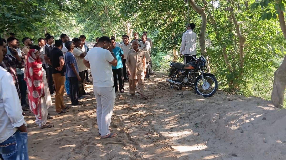 husband upset with his wife illicit relationship committed suicide by hanging himself suicide note was found in his pocket
