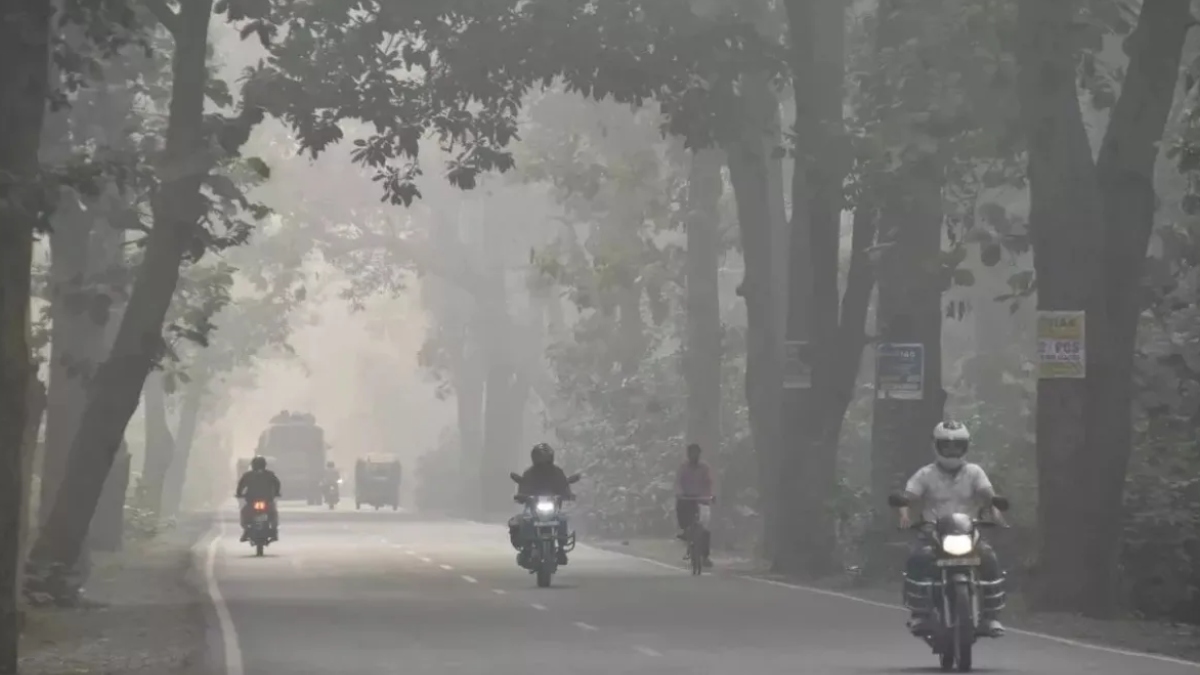 delhi weather update temperature below normal slight rise expected after two days