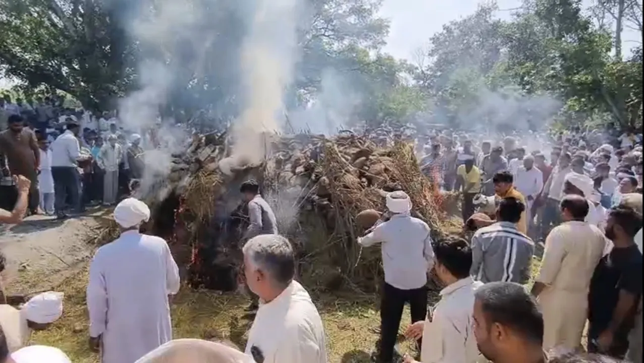 रोहतक के घिलौड़ गांव में पसरा मातम, एक ही चिता में किया चार दोस्तों के शवों का अंतिम संस्कार; सड़क हादसे में हुई थी मौत
