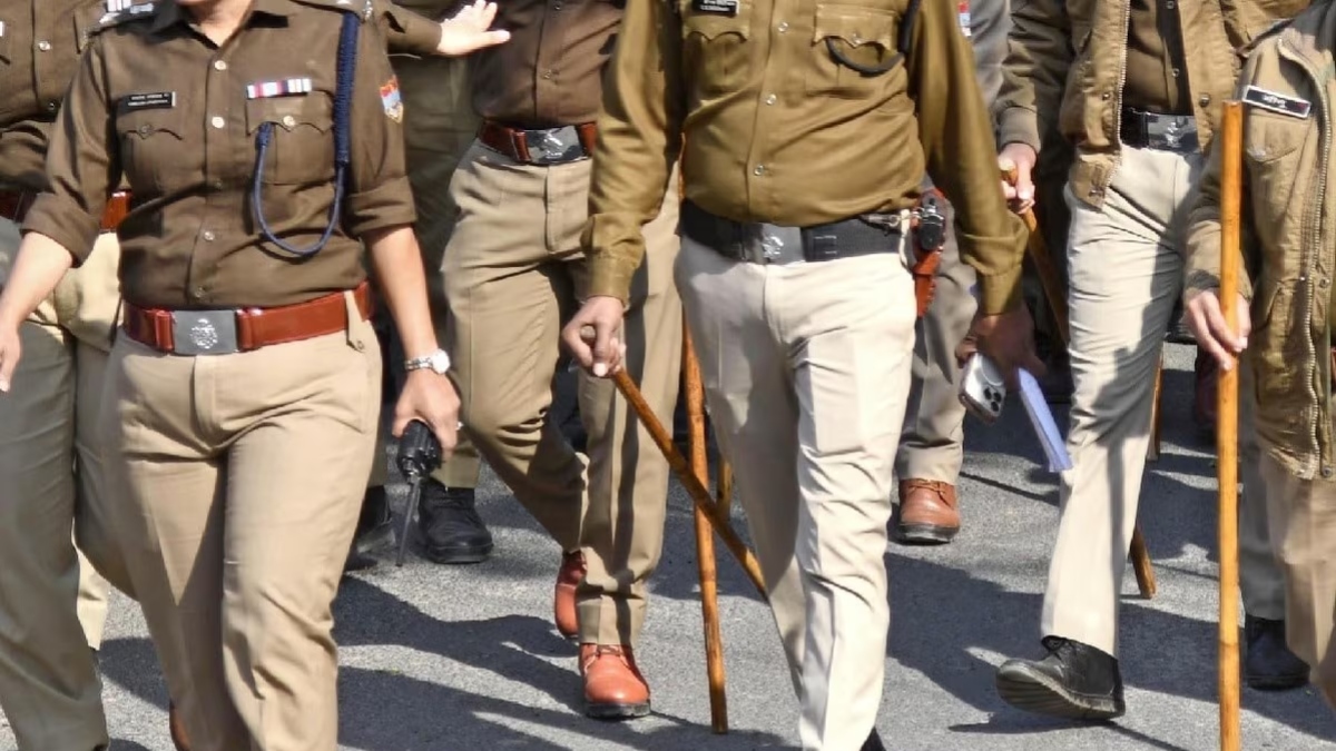 muzaffarpur news police team attacked female officers injured