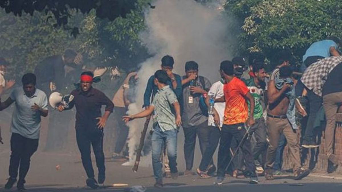 several people including journalists injured in violent student clashes in dhaka