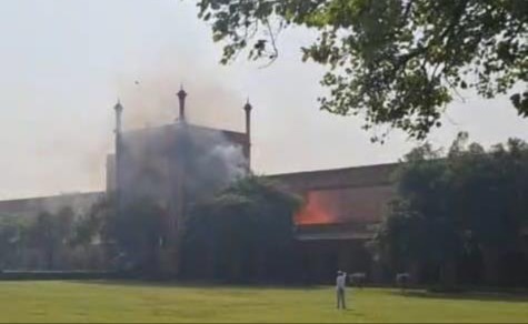 taj mahal short circuit smoke engulfs agra monument