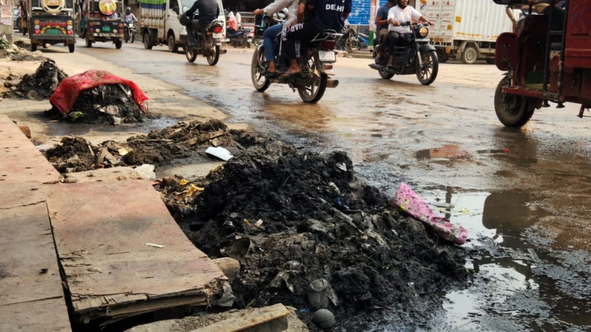 kirari market garbage crisis piles of waste trouble shoppers
