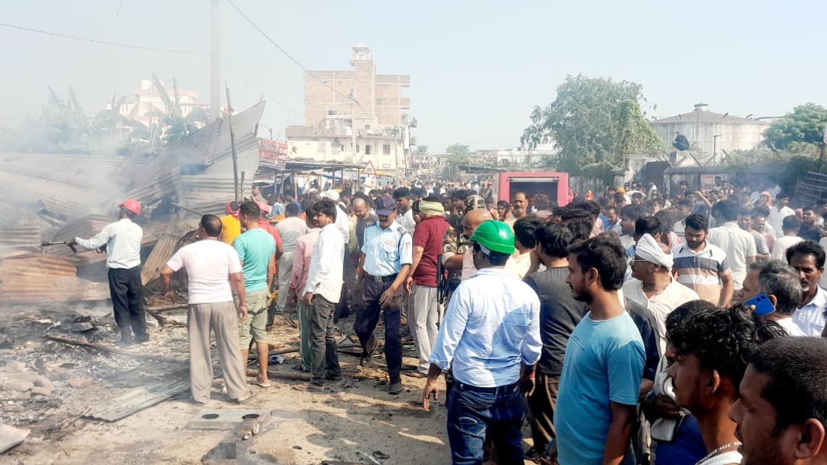 west champaran news two people including a fire brigade personnel injured when gas cylinder exploded in majhauliya