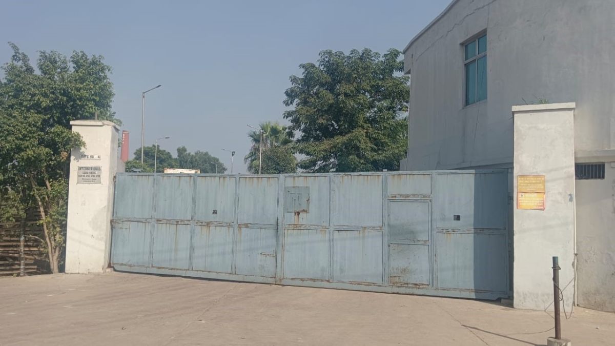 income tax raid on meat factory and businessmans flat in ghaziabad