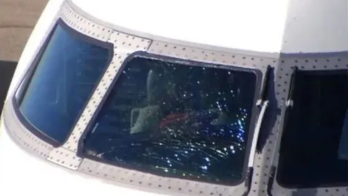 crack appeared in windshield indigo plane carrying 75 passengers