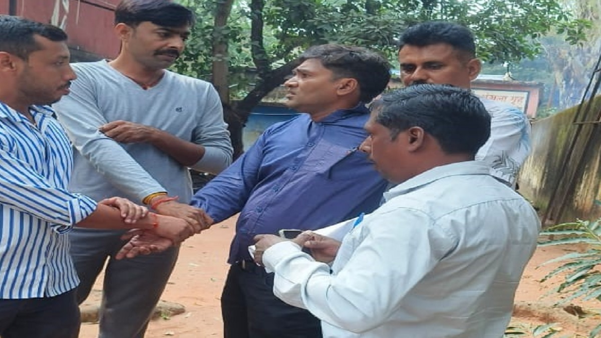 acb caught bpm in charge of taking bribe