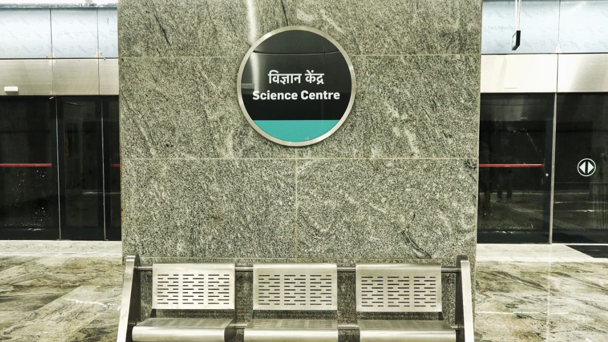 mumbai metro station name controversy congress vs bjp