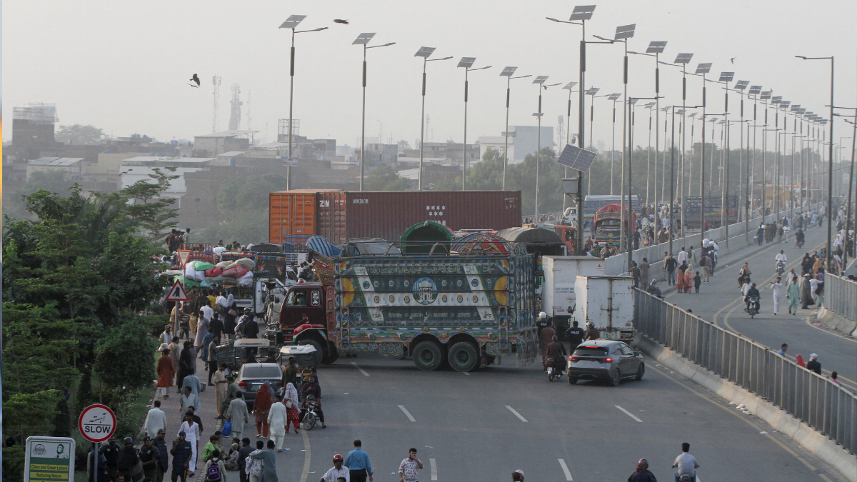 tlp chief shot massive protests and clashes in pakistan