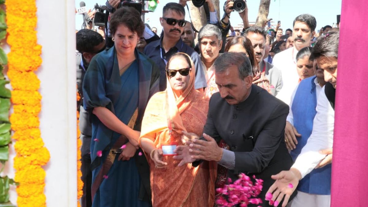 virbhadra statue inauguration priyanka vadra target bjp and modi govt praise sukhu and ex cm ideology