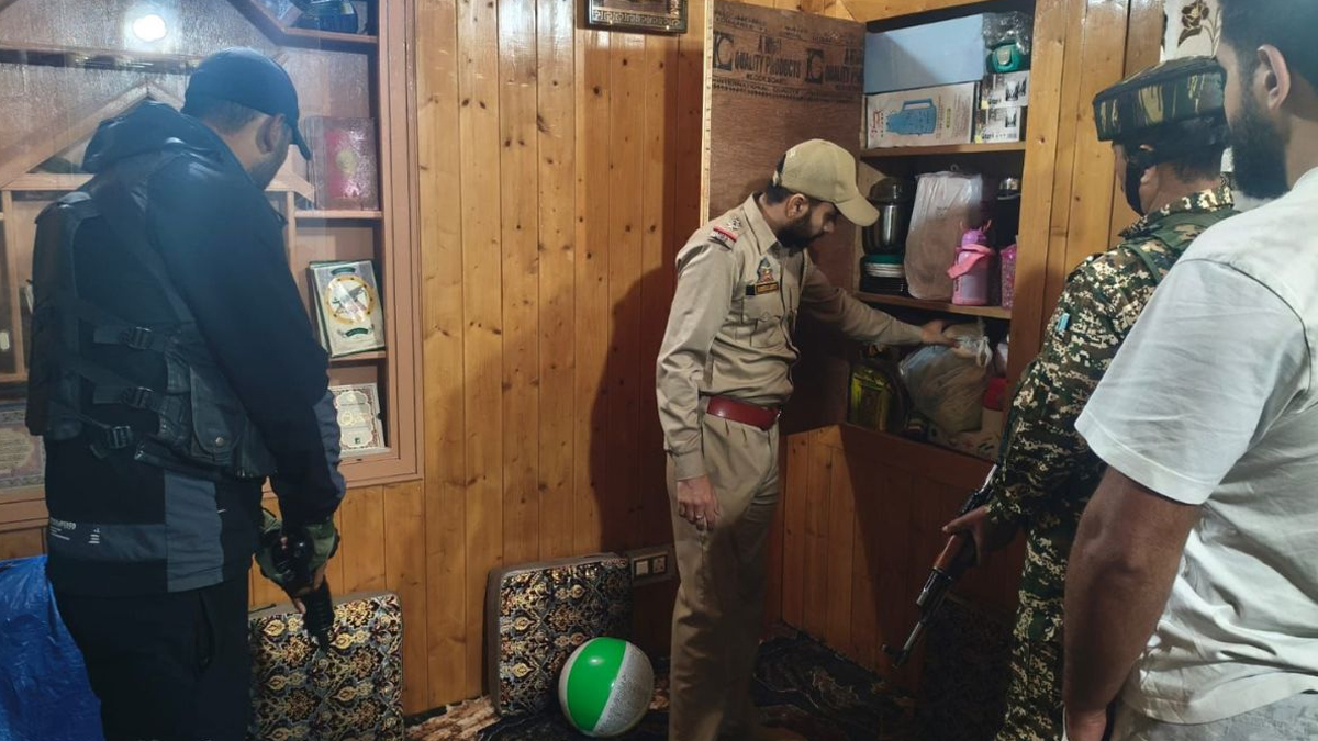 srinagar police raid jamaateislami hurriyat linked sites