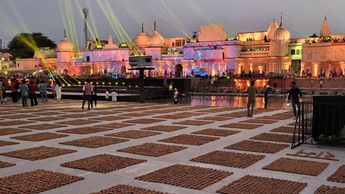 ayodhya deepotsav 2025 450 sanitation workers deployed cm yogi to attend