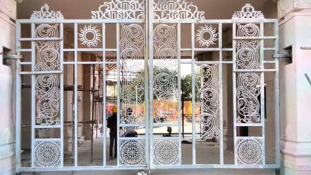 ram janmabhoomi vip entry gate installation and flag hoisting ceremony
