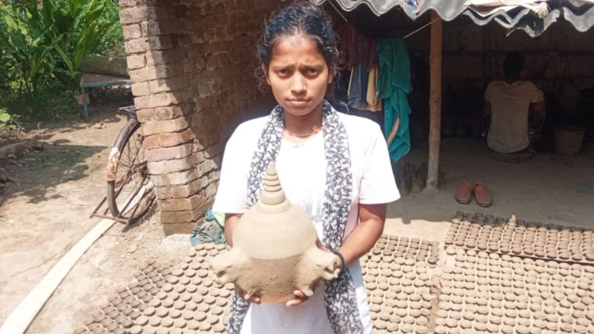 diwali 2024 markets decorated with diyas potters enthusiastic