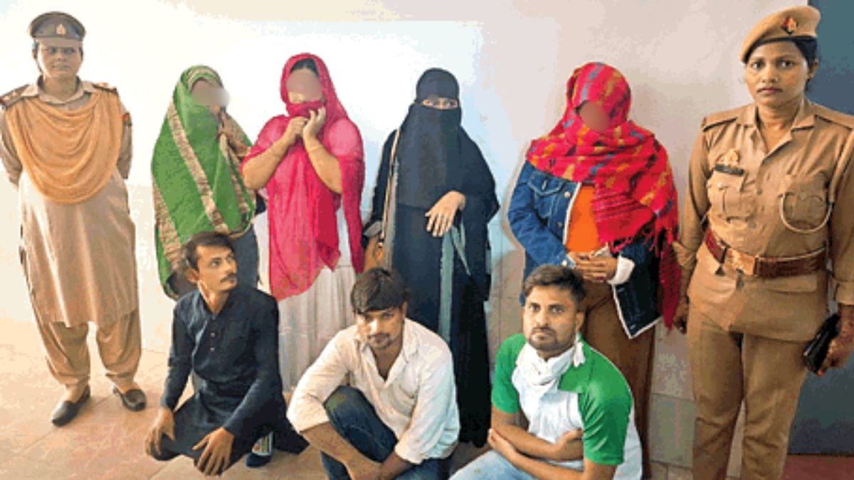 raid in house police busted deh vyapar booked woman and man