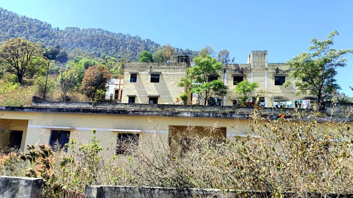 hospital closure in pauri after pharmacist retirement healthcare crisis