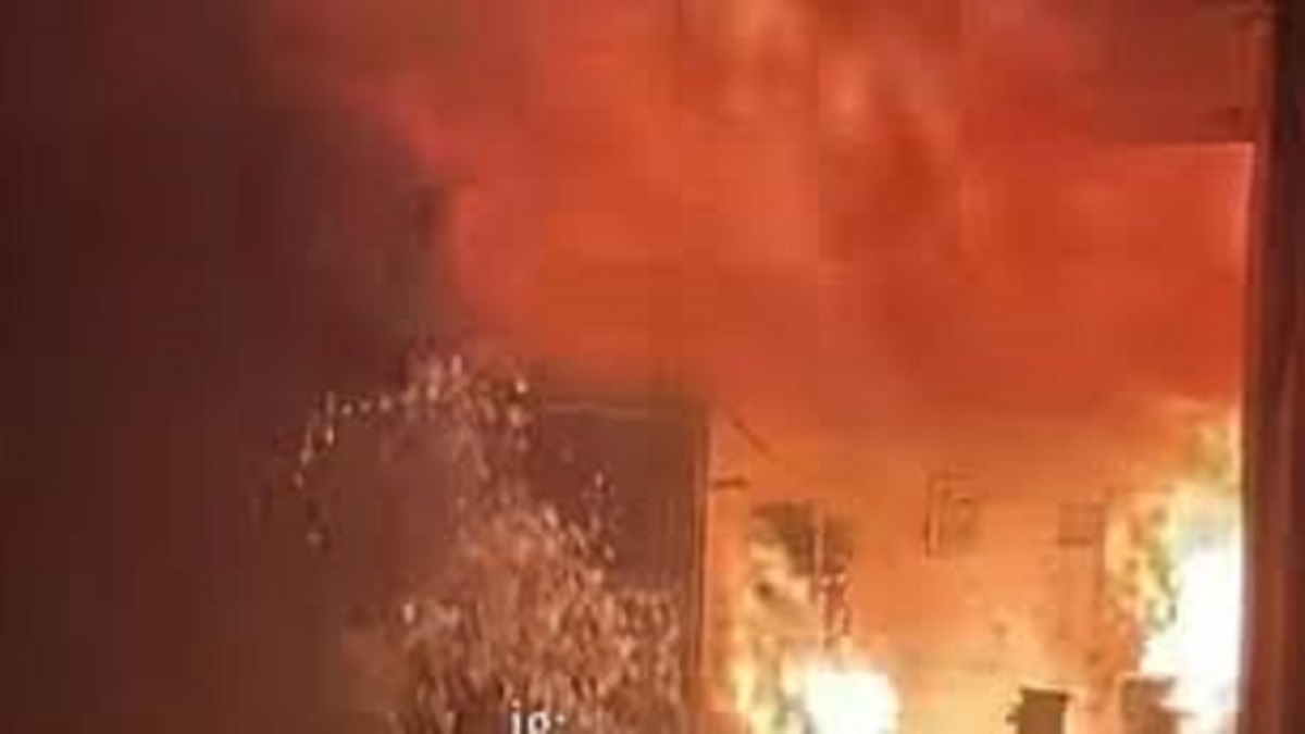 lawsuit filed against lallooji gopaldas and sons tent company in prayagraj in case of fire