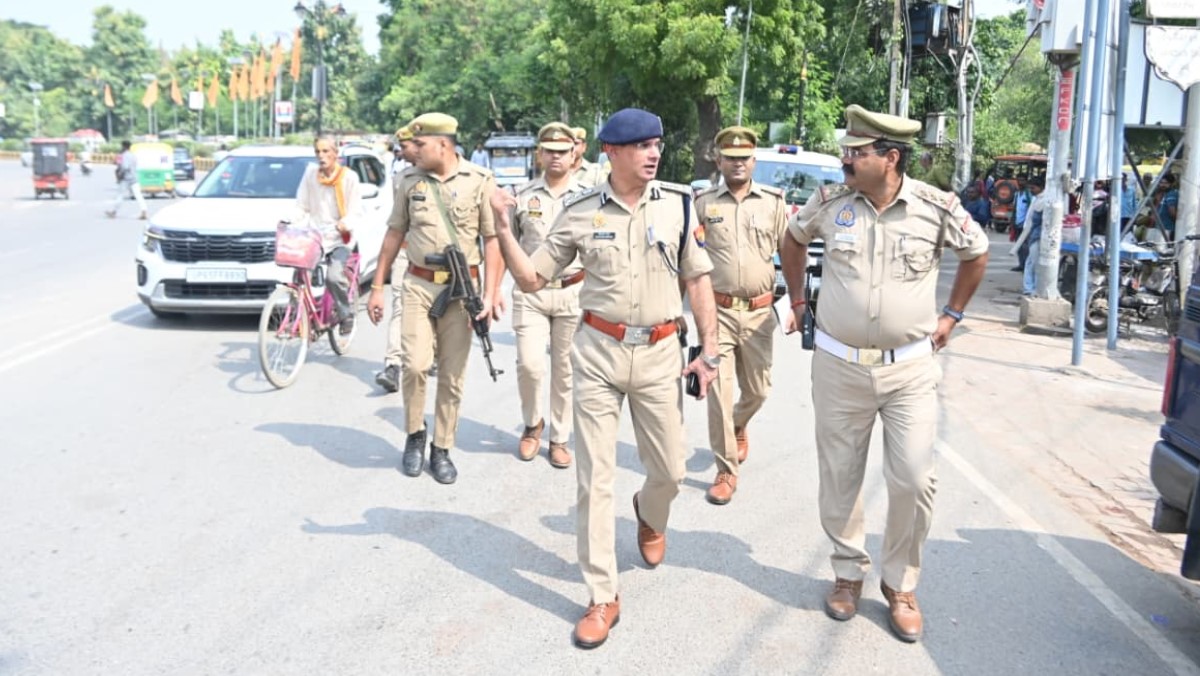 in varanasi additional police commissioner examined the preparations for the festival conducted on site inspection