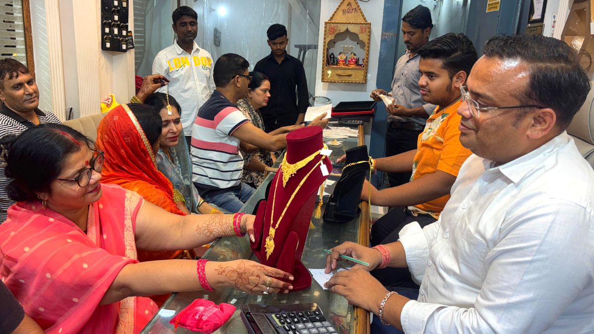 dhanteras 2025 market shines with gold jewellery buying gold and silver from savings